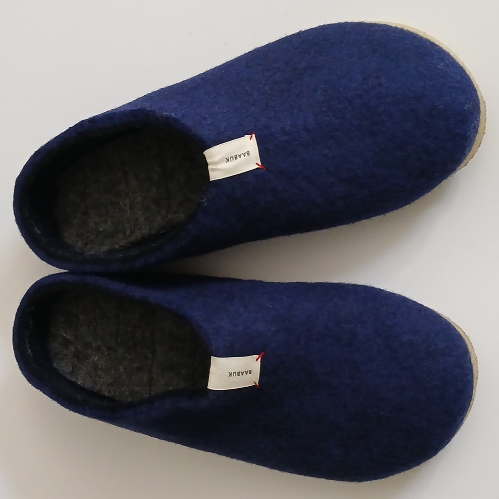 Natural Wool Mens 11.5 Baabuk Slippers in Deep Blue